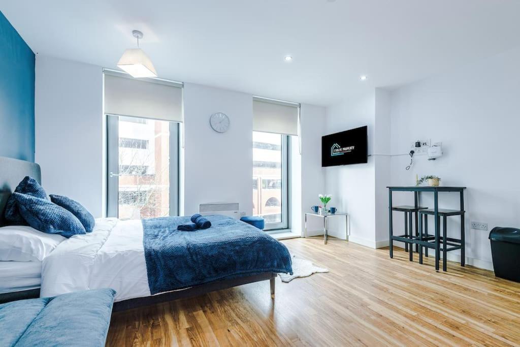 Appartamento Stylish Media City Studio, Sleeps 3, Darts Board, Smart Tv, Long Term Disc Manchester Esterno foto