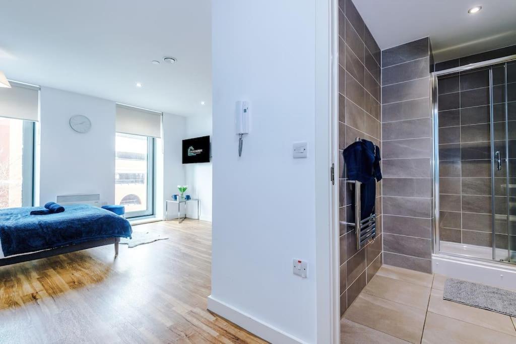 Appartamento Stylish Media City Studio, Sleeps 3, Darts Board, Smart Tv, Long Term Disc Manchester Esterno foto